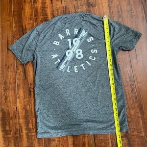 Vuori x Barry’s Tradewind Performance Tee Pocket